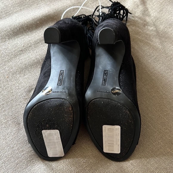 NEW VINCE CAMUTO CALISSA SUEDE BLACK PEEPTOE BOOT - Picture 6 of 7